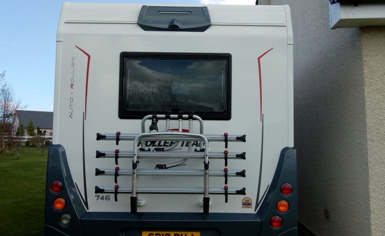 NC500 Highland Tourer – Auto Roller 746 Camper met 6 slaapplaatsen - ideaal voor NC500 en Highlands