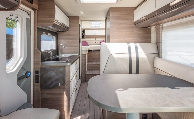 Icarus II – Knaus luxury camper for 2 people