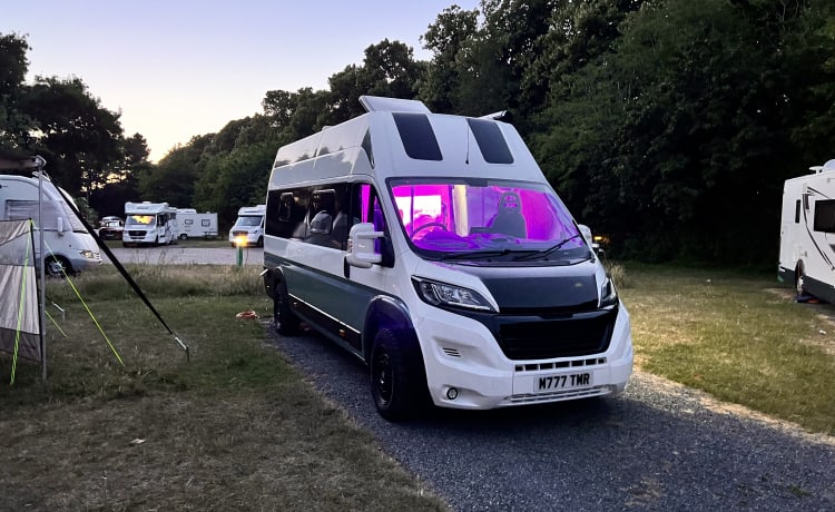 Trekker – Peugeot Boxer Electric Bed/Lithium powered/off-grid  2Berth