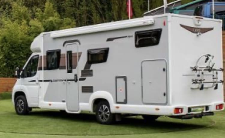 Elddis – elddis supreme camper met 194 (4) slaapplaatsen  