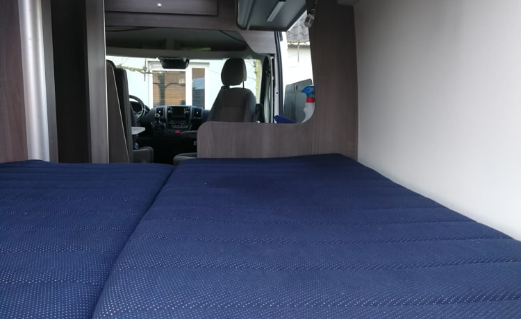 Lela | Peugeot Boxer 2 persoons camperbus