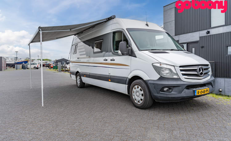 Luxe Camper Bus – MB Sprinter 2p mit Aut. und Klimaanlage