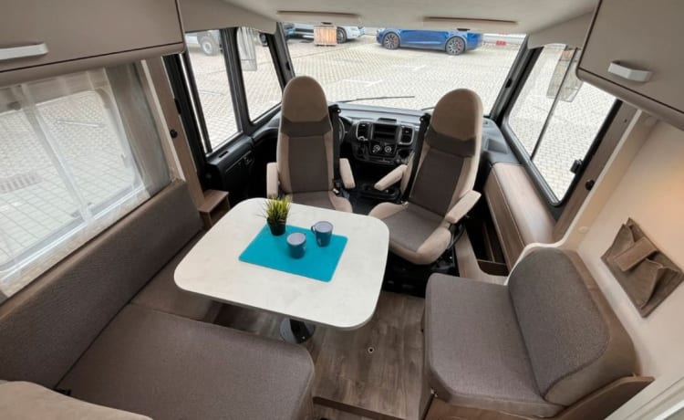 Carado i447 pro 4 persoons camper met automaat spiksplinternieuw 