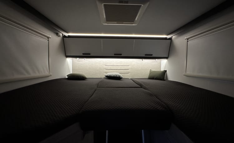 Luxurious and complete Sun Living S 70 SL 4-person family camper