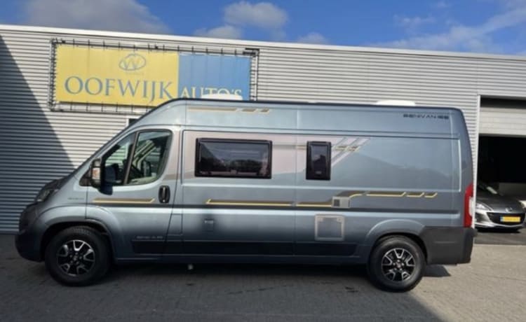 Benimar – Two-person Fiat bus camper from 2019, as new