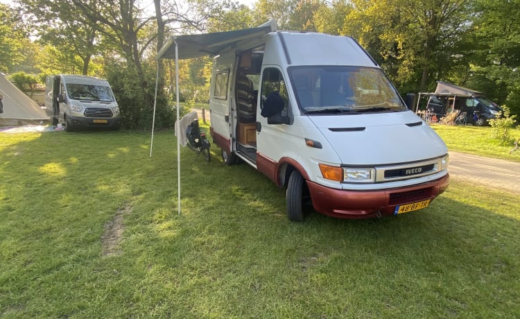 Claude de Bussy – Iveco Daily, le camping-car de vos aventures !