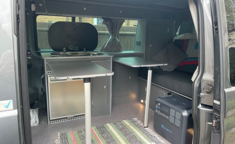 VW T6 Komba Campervan mit 4 Schlafplätzen – langer Radstand – Voll ausgestattet – 2020