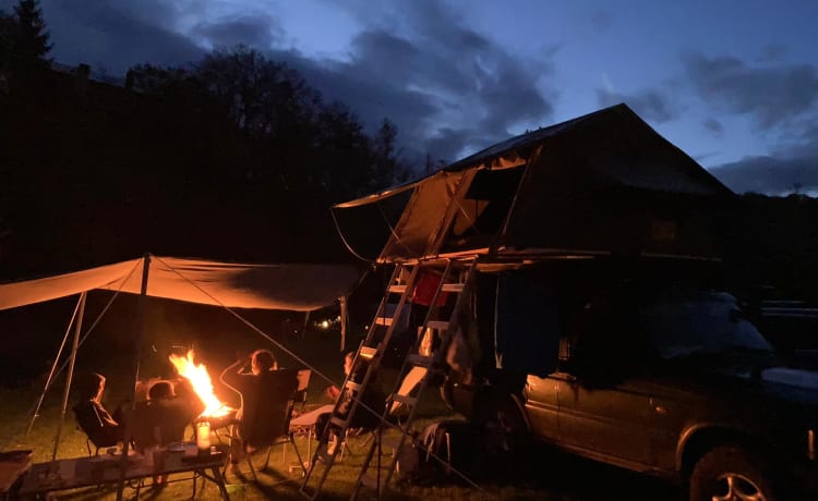 'Onzen Disco' – Landrover Discovery with roof tent