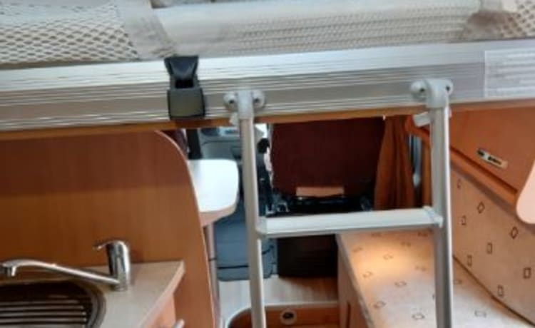 Camping-Car Chausson 4 places et 4 couchages