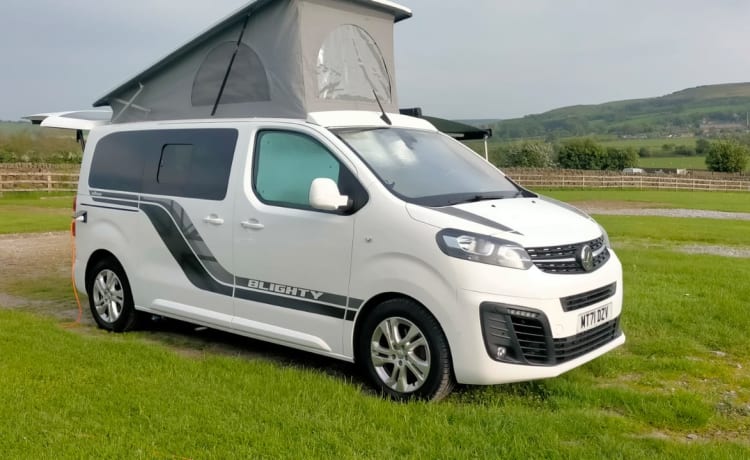 Blighty – Nieuwe Pop Top Campervan 4 Slaapplaatsen