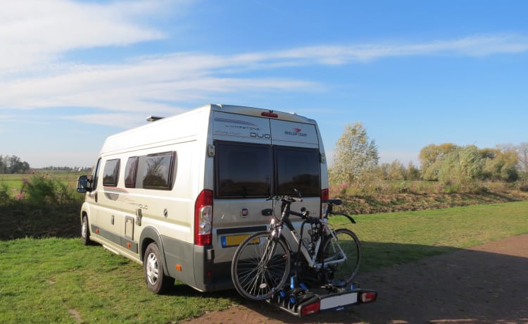 Rolmaatje – Beautiful Roller Team Livingstone bus camper (2.5p) for rent