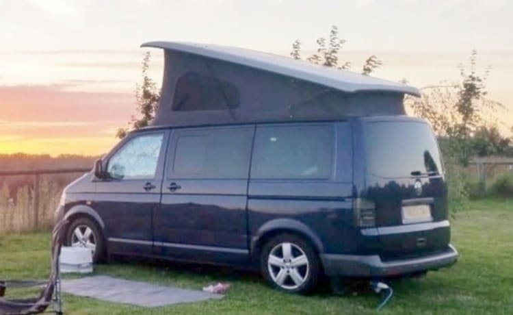 Campie – Perfekter Outdoor-Sportvan mit 4 Schlafplätzen, Oxfordshire