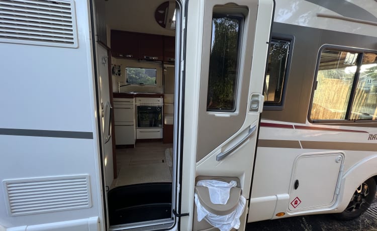 Dougie – Luxe ruime 4 persoons Rapido camper - wildkamperen klaar