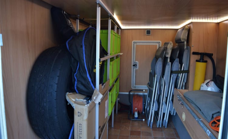 Mooie complete en zeer nette 4-persoons camper (Fiat Ducato Bürstner)