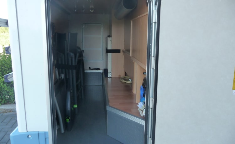 Mooie compacte camper voor 4 personen.