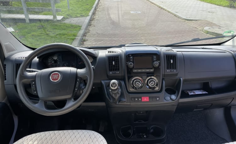 Modern Grid Off Camperbus Fiat Ducato uit 2015 (zelfgebouwd in 2023)