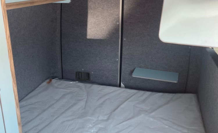 mercy – New build 3 berth Mercedes Benz Campervan 3 belted seats