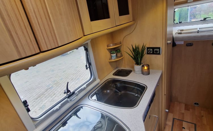 Huisje op wielen – Beautiful spacious integral camper