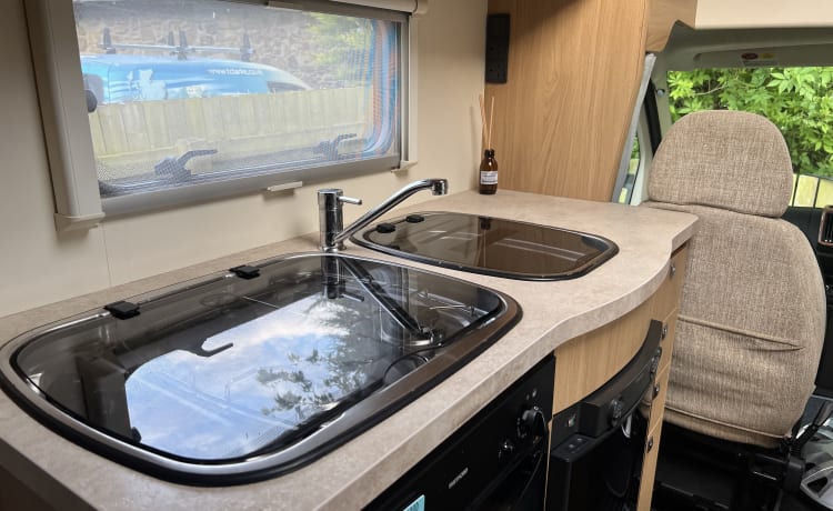 Andante – 6 berth Peugeot Elddis Signature 180