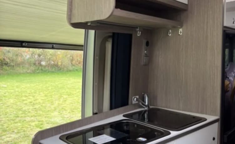 Zilver – Beau camping-car (Argent) avec aménagement pratique et complet