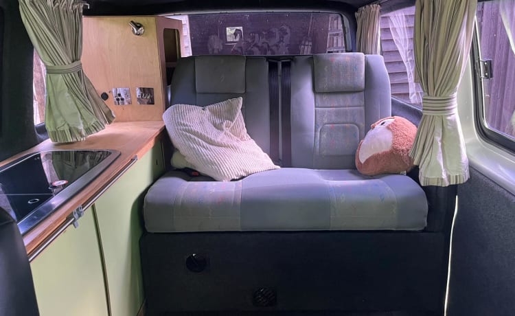 Polly – 2-persoons Volkswagen campervan uit 2007