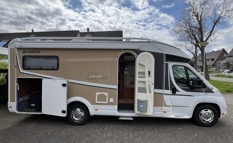 Esprit – 2p Dethleffs teilintegrierter Camper aus dem Jahr 2014