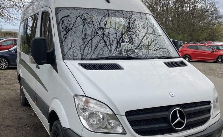 Katiecampervan  – Mercedes-Benz camper met 4 slaapplaatsen uit 2014