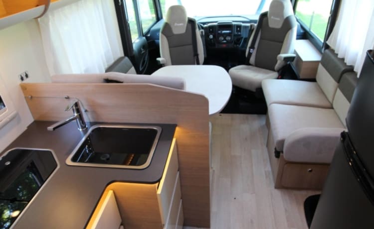 SB 740 – Ampio camper familiare 2019 per 5 persone