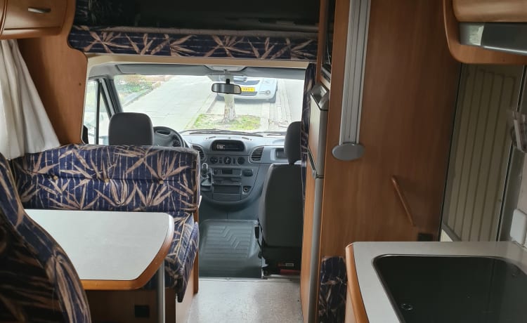 Bellissimo camper di lusso per famiglie