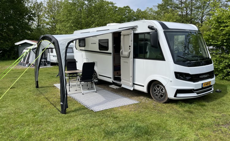 Zeer nieuwe en luxe 4 persoons integraal camper Weinsberg CaraCore 650 MEG