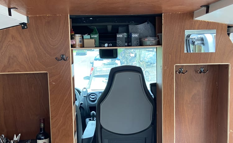 Brum – 2p Renault master DIY camper from 2012