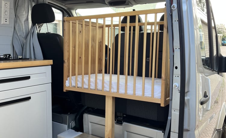 Hank the Van – Mercedes Sprinter di lusso fuori rete