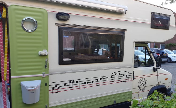 Camping-car vintage frais et confortable, autonome et résistant au corona