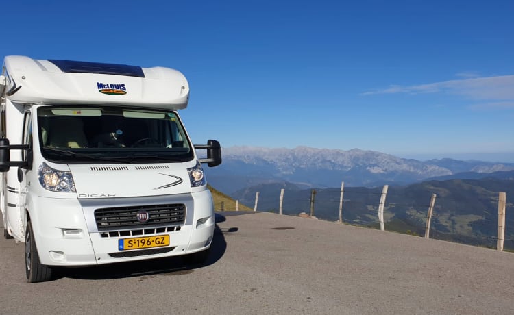 Zeer luxe, ruime en gezellige 4 persoons camper - Fiat McLouis MC4