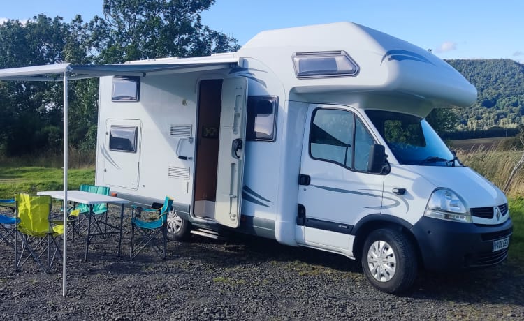 Fantastic, Family Sized Motorhome for Rent - 4(6) berth