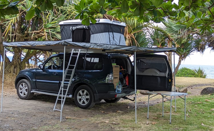 Le flamboyant  – Mitsubishi Pajero 4 -- Réunion-eiland