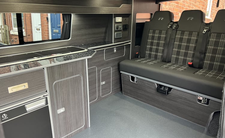 The XPLORER – 4 berth Volkswagen campervan from 2018