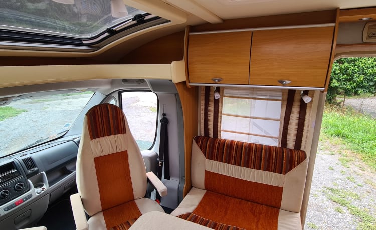 Tornado – Camping-Car Bürstner Nexxo T660, Confortable et Compact