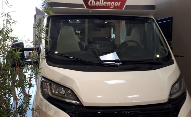 NEW - Luxury motorhome 2P to 4P