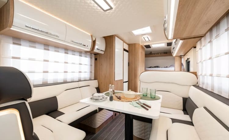 IONA – Luxury RollerTeam Autoroller 707   6 berth/6 seatbelts