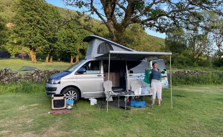 Lady Luna – VW Campervan - 4 berth with awning.