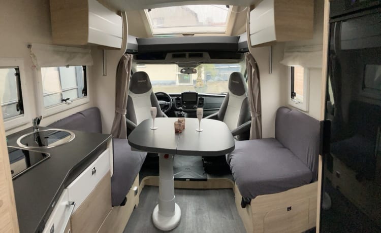 Ons veilige huisje op wielen – Nouveau Chausson 777GA