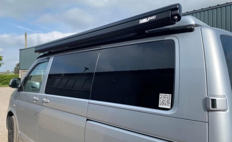 Vanessa  – Furgone camper VW T5.1 4 posti letto Pop Top