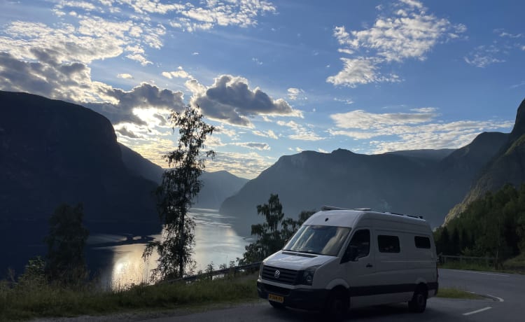 Authentieke en hippe off-grid camperbus 