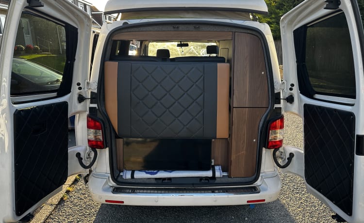 Hochwertiger VW T5.1 Pop-Top-Wohnmobil mit 4 Schlafplätzen