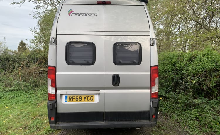 Dreamer – 5 berth Fiat Ducato camper van