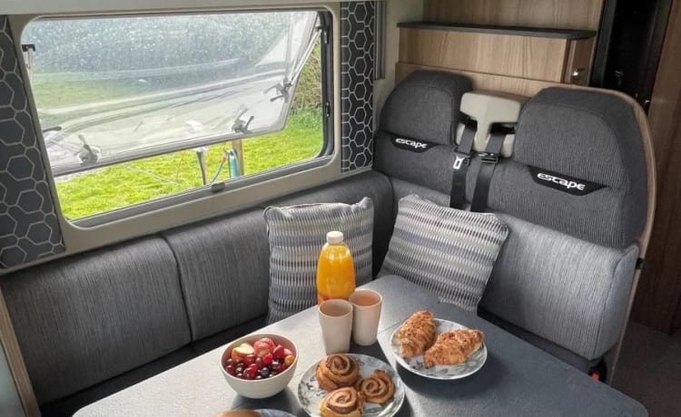 Robin the Motorhome – Oh-De-Lally! Robin the Motorhome - Comodo, moderno e compatto