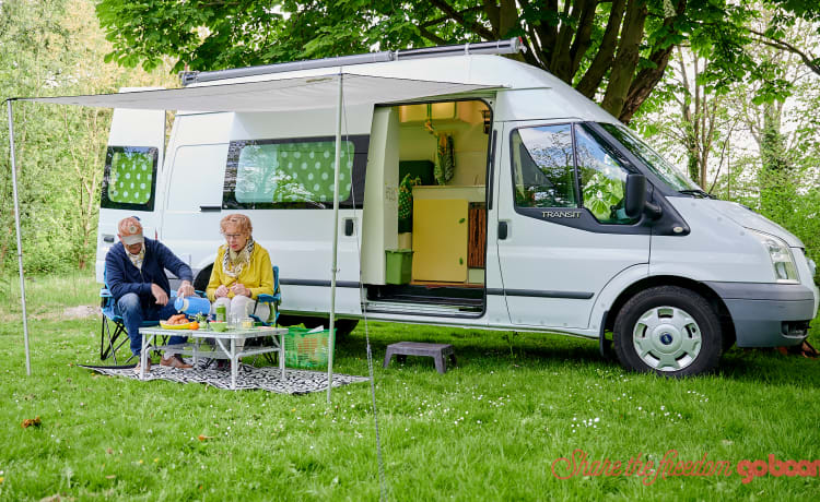 De Groenling – Fijn rijdende buscamper voor 2 pers. met mooie inrichting te huur