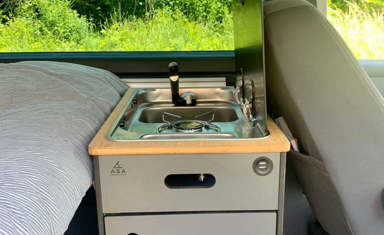 Kompletter und luxuriöser VW Multivan mit BREITEM BETT