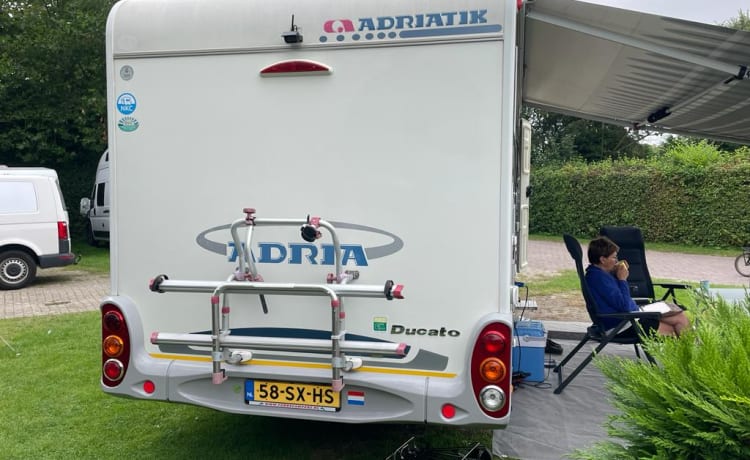 FREEDOM – 4p Adria Mobil semi-integrated uit 2006